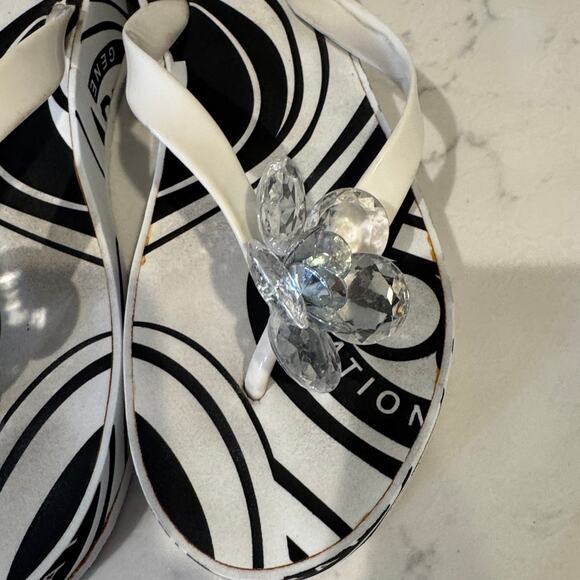 Y2K BCBGeneration black white platform flip flops size 10 clear gem flower - Picture 8 of 14
